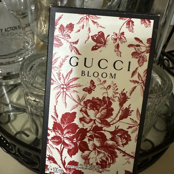 Gucci Pink Makeup Collection - Picture 2 of 4